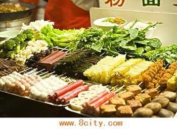 供應(yīng)青島麻辣串酸辣粉關(guān)東煮油炸香酥雞柳雞鎖骨小吃車免費(fèi)教小吃技術(shù)