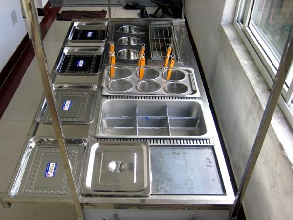 供應(yīng)1.9m 燒烤麻辣燙鐵板燒油炸酸辣粉或關(guān)東煮五功能小吃車(chē)