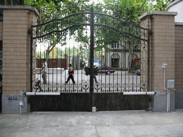 供應(yīng)鐵藝庭院門不銹鋼庭院門鋁合金庭院門實(shí)木庭院門遙控庭院