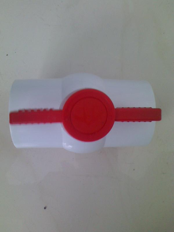 供應(yīng)PVC八角內(nèi)外絲美標(biāo)球閥