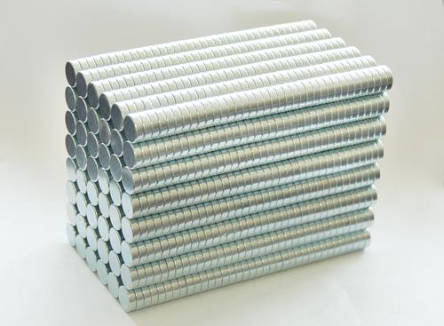 供應東莞磁鐵廠家供應各種規(guī)格磁鐵歡迎訂購