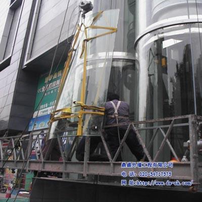 供應高空作業(yè)電動吊籃斜屋面安裝廣告字