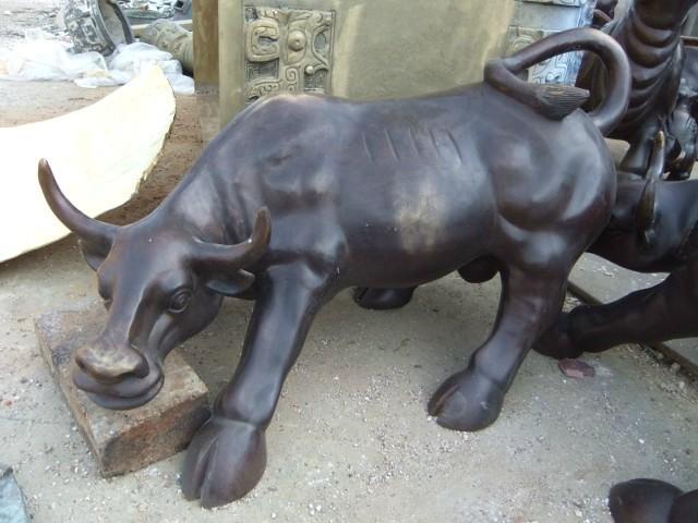 銅雕工藝品牛圖片
