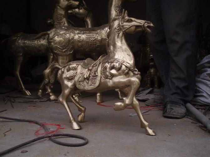 河北保定銅雕鹿圖片