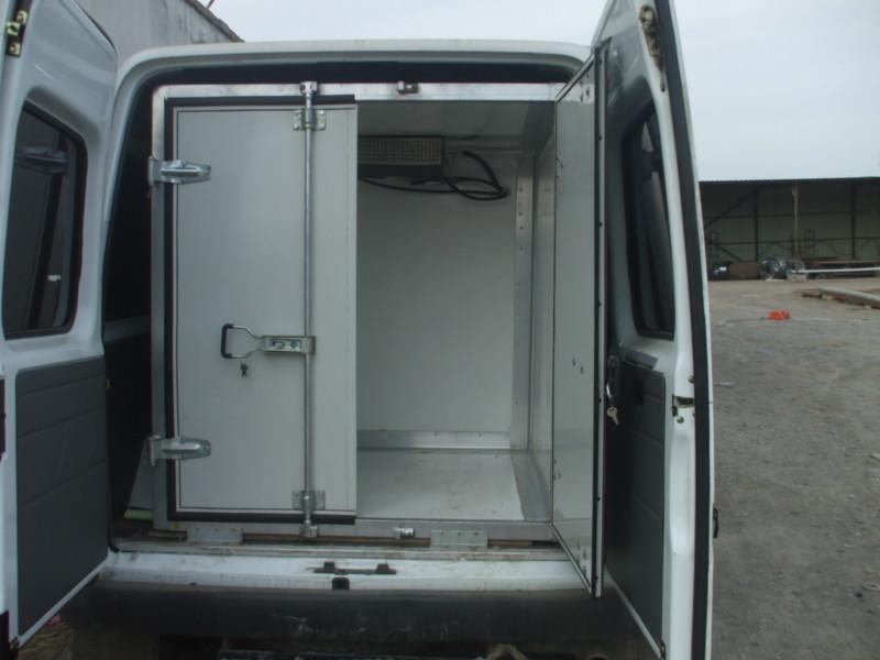 福特全順廂式車(chē)改裝冷藏車(chē)    改裝廂式冷藏車(chē)