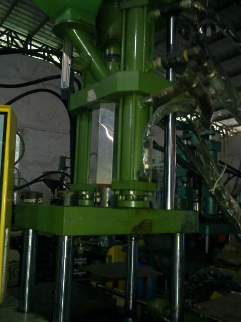 供應(yīng)雙滑板注塑機(jī)/二手35T坤威注塑機(jī)