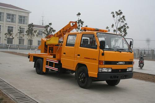 供應(yīng)護(hù)欄搶修車批發(fā)