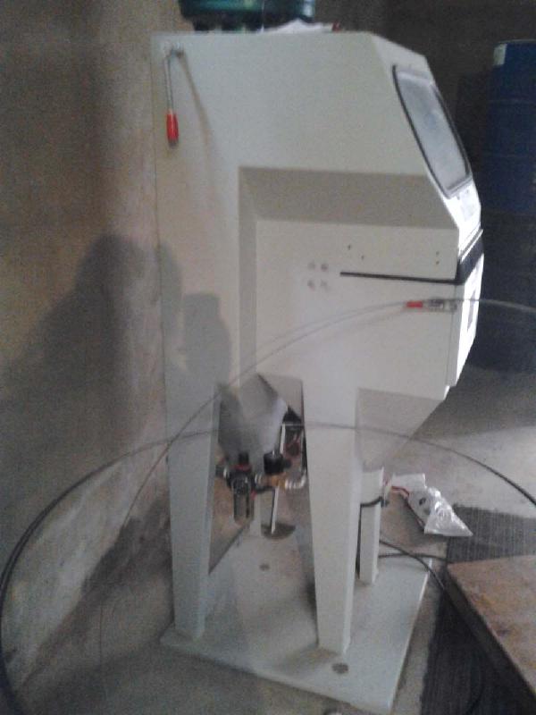 帶鋸條接口噴砂機(jī)鋸條噴砂機(jī)圖片