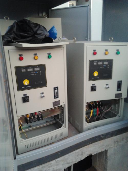 供應(yīng)電力穩(wěn)壓調(diào)控裝置