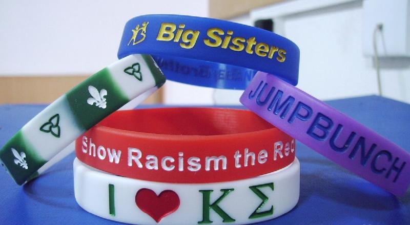 蘭州哪里有定做硅膠手環(huán)？定做硅膠手環(huán)價(jià)格如何