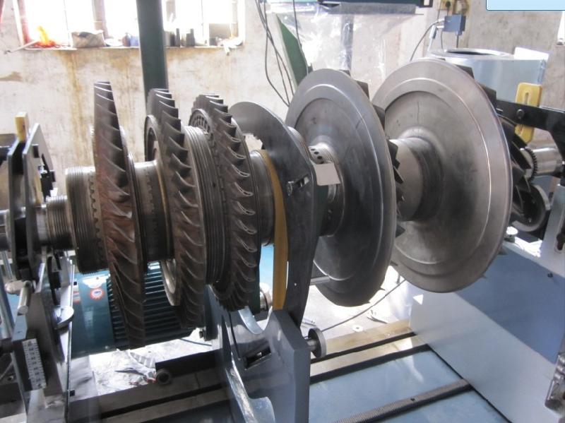 發(fā)電機(jī)轉(zhuǎn)子動(dòng)平衡機(jī)圖片