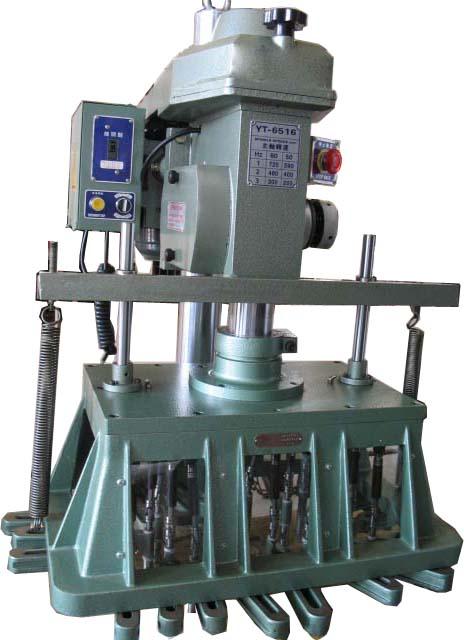 十二軸攻牙機(jī)圖片