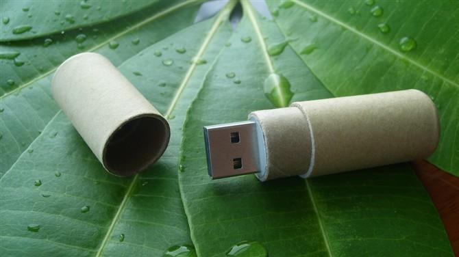 深圳圓柱形木質(zhì)U盤廠家圖片
