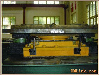 供應(yīng)QZ2000GD網(wǎng)架鋼結(jié)構(gòu)球絞支座