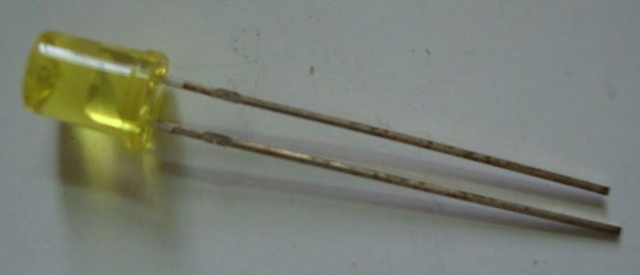 供應LED5MM內(nèi)凹有邊各色直插燈系列