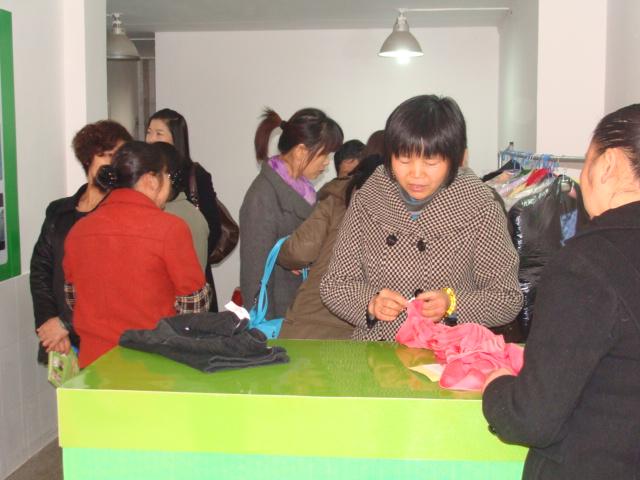 供應(yīng)服裝翻新技術(shù)染衣店加盟