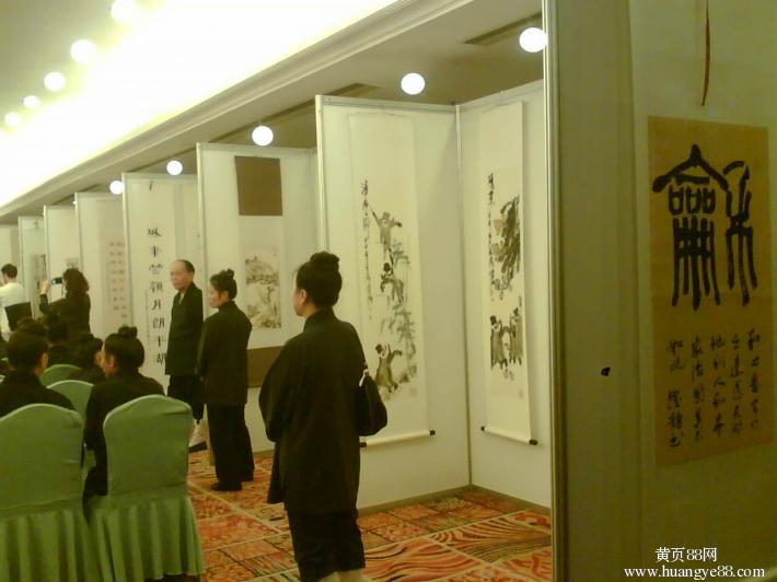 供应北京八棱柱书画展架租赁，八棱柱挂画展板租赁