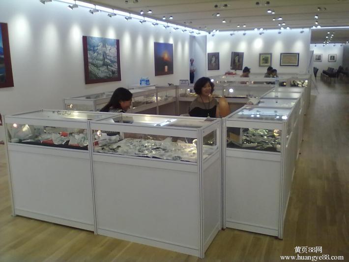 供应北京（天津）方柱烤漆高低珠宝展柜租赁，展柜出租