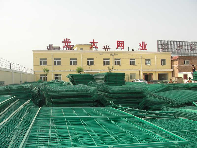 供應(yīng)伊盟網(wǎng)圍欄包頭網(wǎng)片呼和浩特護欄