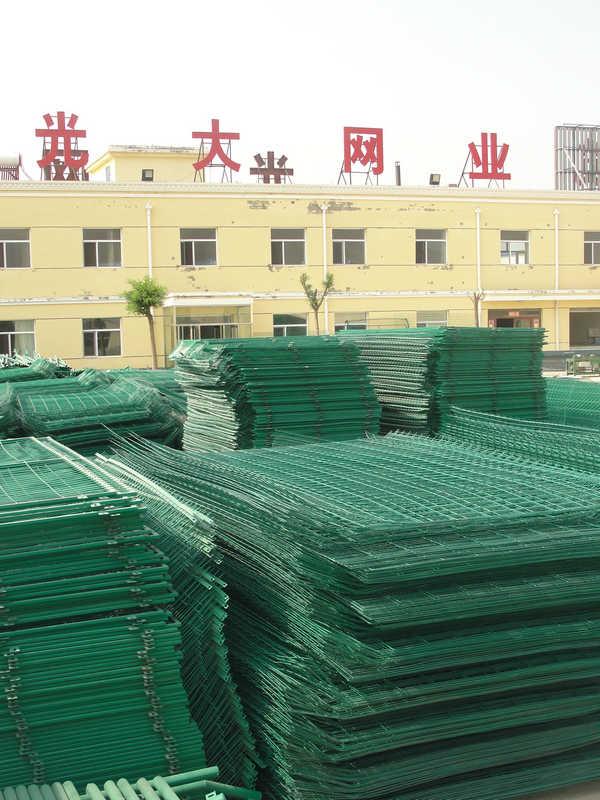 供應(yīng)伊盟網(wǎng)圍欄包頭網(wǎng)片呼和浩特護欄