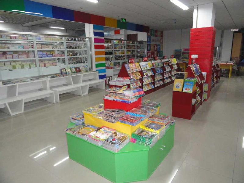 供應(yīng)青島書店展柜制作青島展柜制作