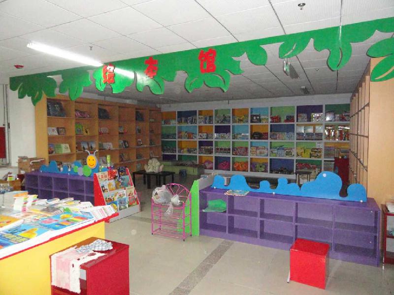 供應(yīng)青島書店展柜制作青島展柜制作