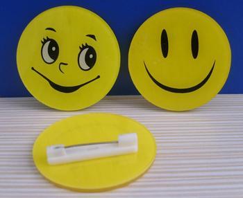 濟(jì)南市商場(chǎng)超市員工笑臉徽章制作圖片