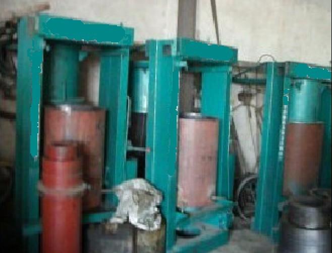 供應(yīng)遼寧大連全自動液壓榨油機(jī)、買液壓榨油機(jī)就買壓力大的榨油機(jī)