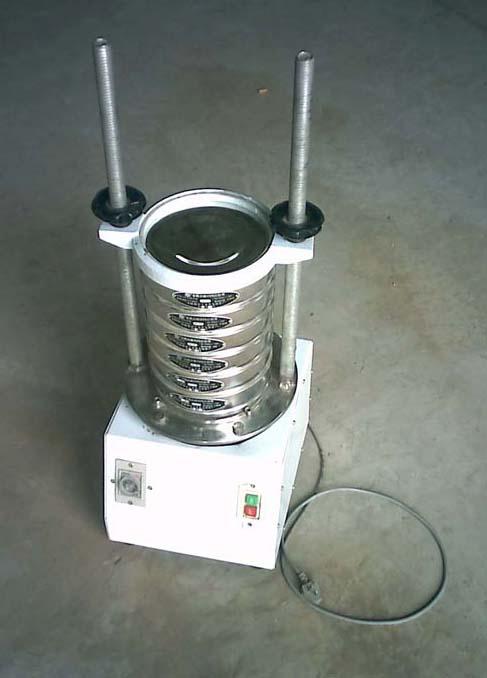 供應(yīng)直線(xiàn)振動(dòng)篩型號(hào)/直線(xiàn)篩分機(jī)價(jià)格/篩粉機(jī)廠家/新鄉(xiāng)多層振動(dòng)篩機(jī)