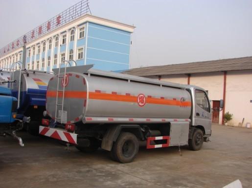 可以流動的加油車圖片