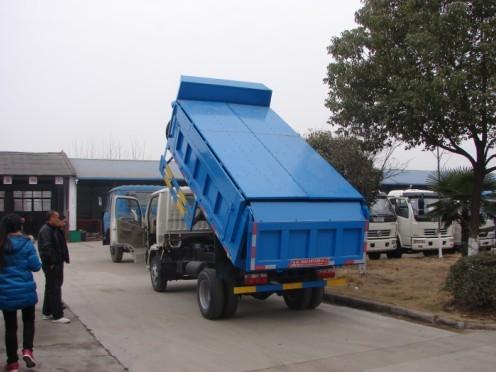 城市街道學(xué)校垃圾處理圖片