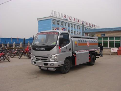 優(yōu)質(zhì)液態(tài)物質(zhì)的運(yùn)輸車(chē)圖片