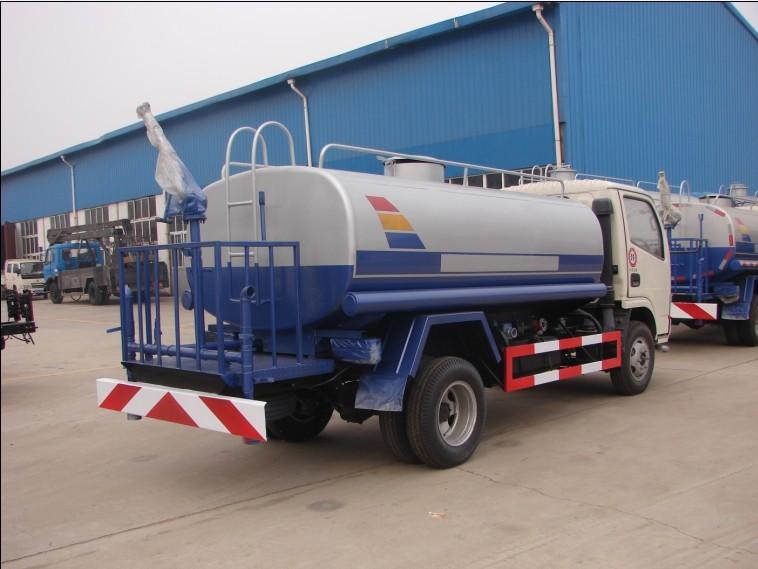 供應(yīng)多方位進(jìn)出的東風(fēng)灑水車