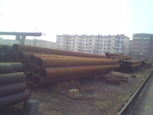 材質(zhì)X52大口徑直縫鋼管圖片