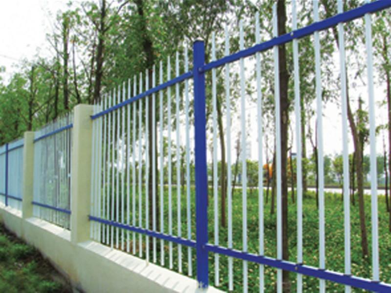 供應(yīng)青海圍墻柵欄/護(hù)欄/防護(hù)欄廠家直銷咨詢熱線13893679997