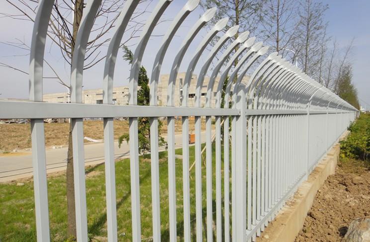 供應(yīng)圍墻柵欄/護欄優(yōu)質(zhì)供應(yīng)商 圍墻柵欄安裝/護欄質(zhì)量可靠