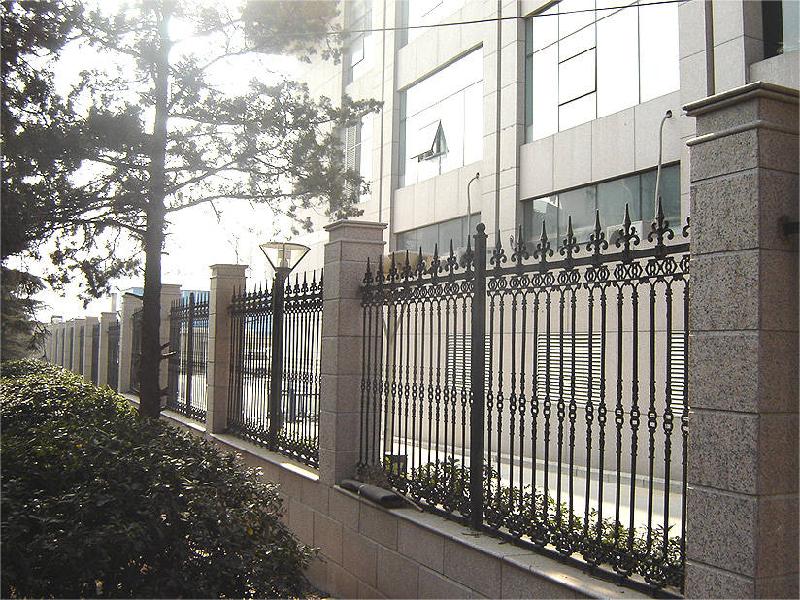 供應(yīng)圍墻柵欄 防護欄、圍墻柵欄安裝、學(xué)校護欄銷售