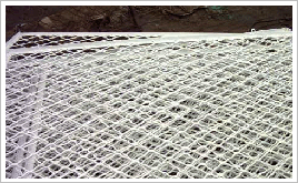 供應優(yōu)質浸塑防盜網山東浸塑防盜網浸塑美格網生產公司