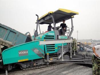 出租福格勒2100攤鋪機13775844428