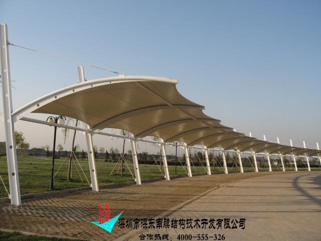 供應(yīng)膜材停車棚的規(guī)劃和建設(shè)