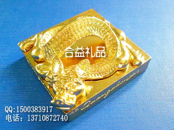 供应龙纪念饰品 龙纪念摆件 龙年纪念胸章 锌合金纪念徽章电镀金色