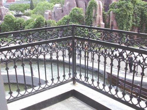 供應(yīng)宏達鐵藝護欄網(wǎng)，鐵藝護欄網(wǎng)圖片，鐵藝護欄網(wǎng)安裝