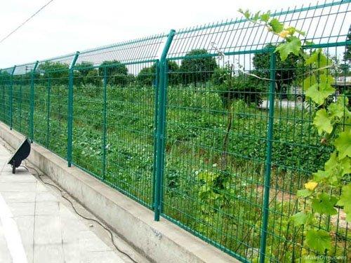 供應河北公路隔離柵/河北公路隔離柵廠家