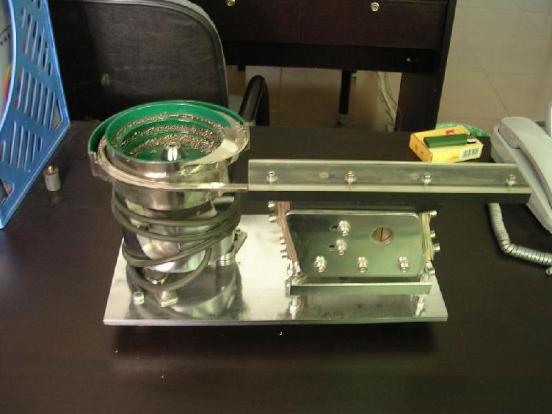 供應(yīng)四腳釘振動(dòng)盤/釘子振動(dòng)盤