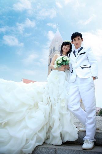 供應(yīng)80后個(gè)性婚紗紗照青島圣羅尼亞 90后個(gè)性婚紗紗照青島圣羅尼亞