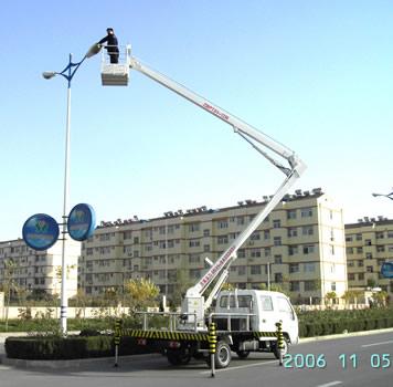 曲臂式升降機(jī)圖片