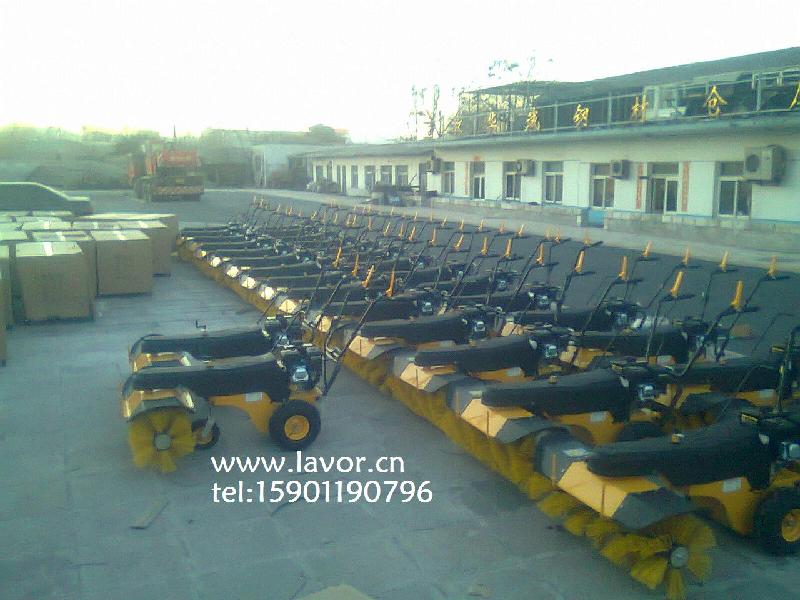 供應(yīng)小型手扶掃雪多用機(jī)，掃雪多用機(jī)專業(yè)供應(yīng)商
