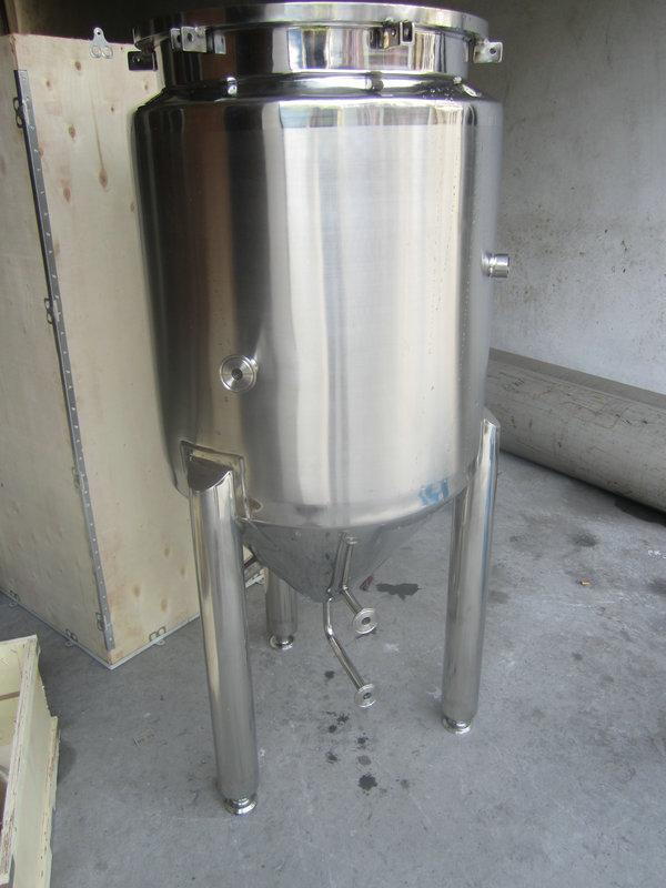 供應(yīng)貯罐、不銹鋼貯罐、衛(wèi)生級(jí)罐、小型反應(yīng)罐