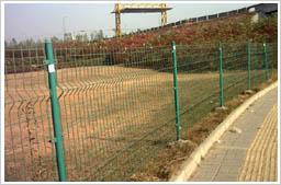 供應雙邊絲護欄網(wǎng) 安平縣天寶金屬絲網(wǎng)廠 13722803533