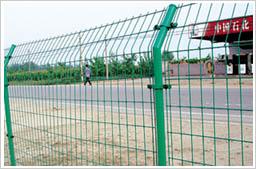 供應雙邊絲護欄網(wǎng) 安平縣天寶金屬絲網(wǎng)廠 13722803533